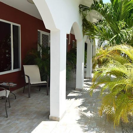 Ladybugs Apartments Palm Beach Eksteriør bilde