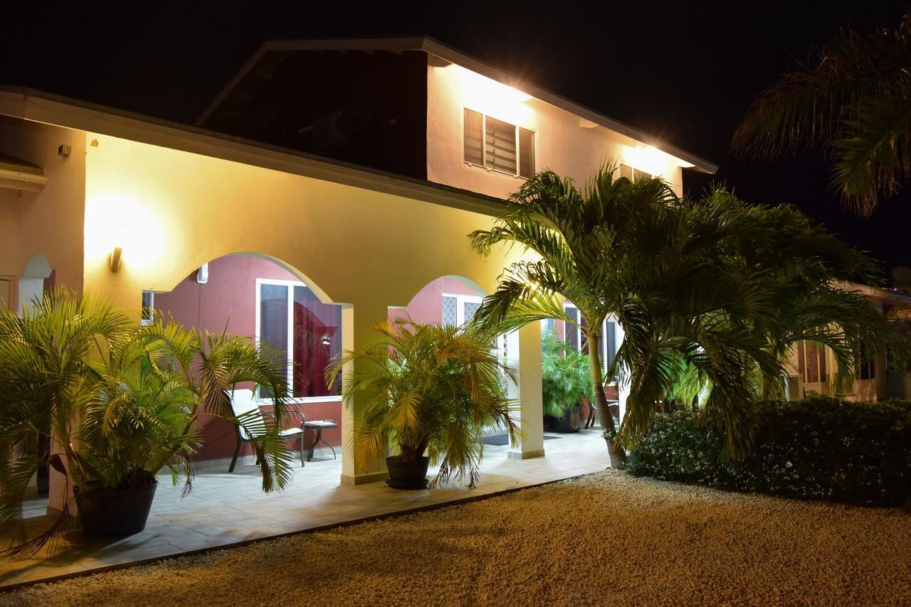 Ladybugs Apartments Palm Beach Eksteriør bilde